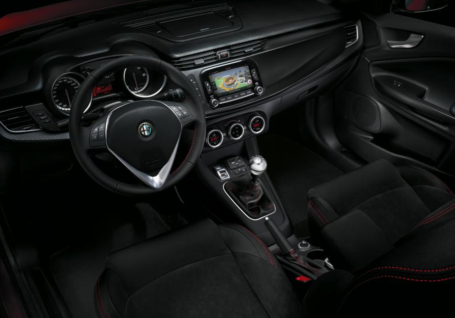 Торпедо Alfa Romeo Giulietta Sprint 2014 года  (фото 12 из 70)
